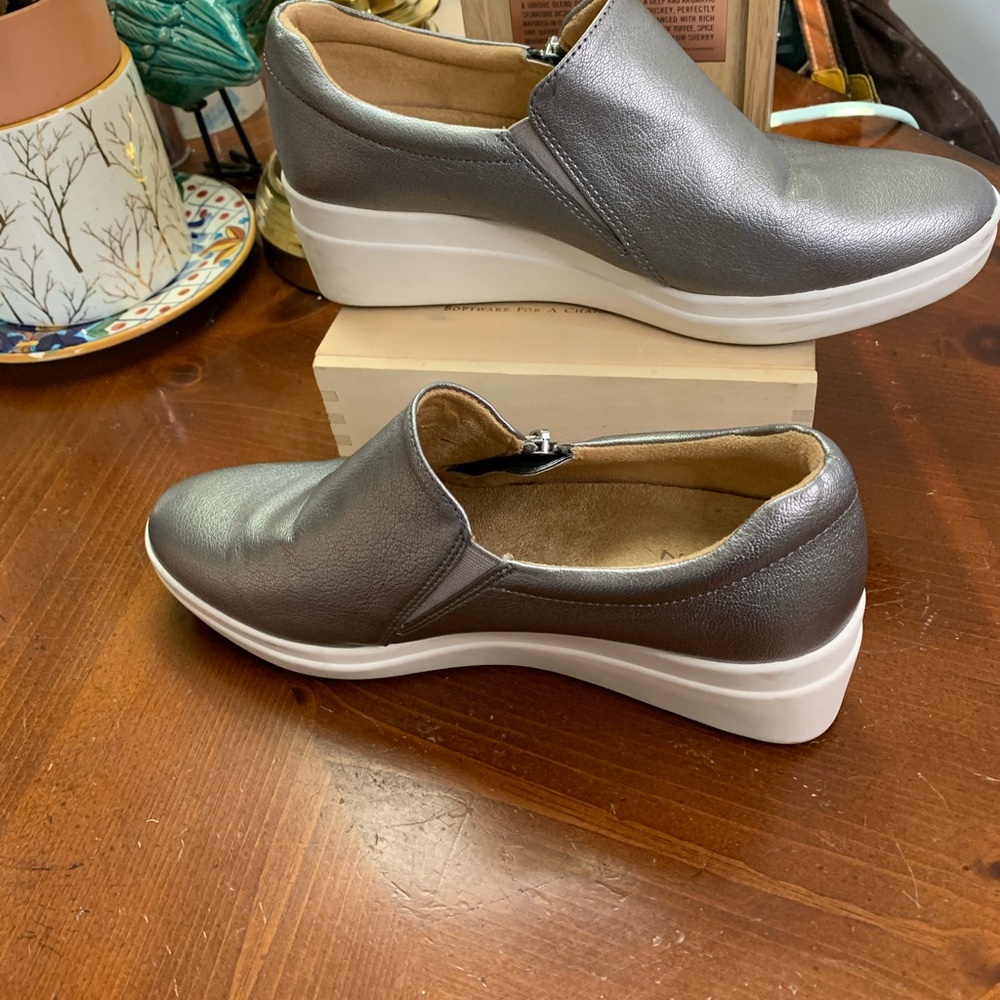 Naturalizer grey shoes